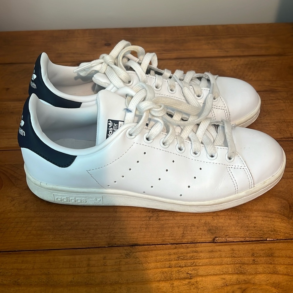 US 7 male navy and white Stan Smith Adidas sneakers